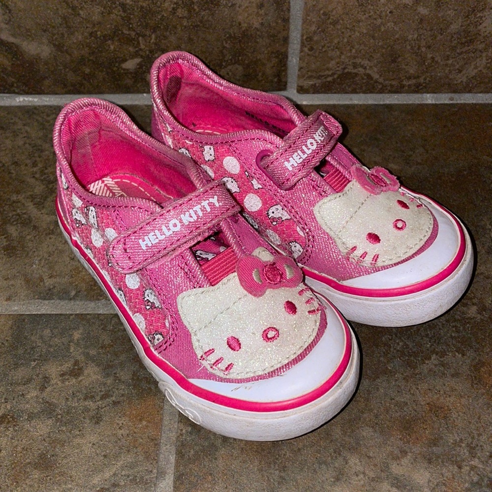 5 for $25🎈Hello kitty keds